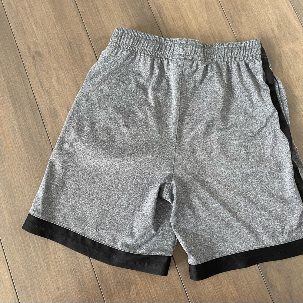 🌞 3 for $15 Fila boys’ M shorts 🩳 Clarance sale - Picture 2 of 4